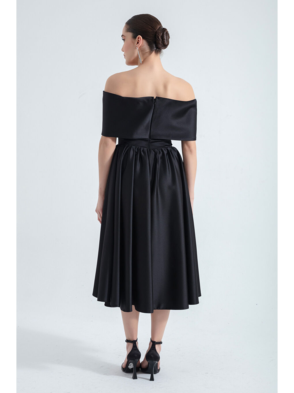 Kadın Siyah Kayık Yaka Kloş Midi Saten Abiye Elbise-4