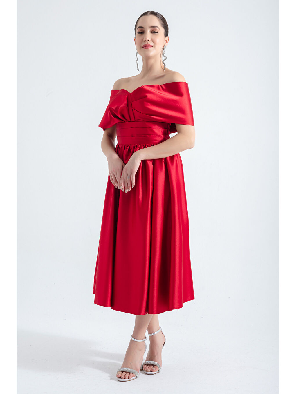 Kadın Kırmızı Kayık Yaka Kloş Midi Saten Abiye Elbise-1