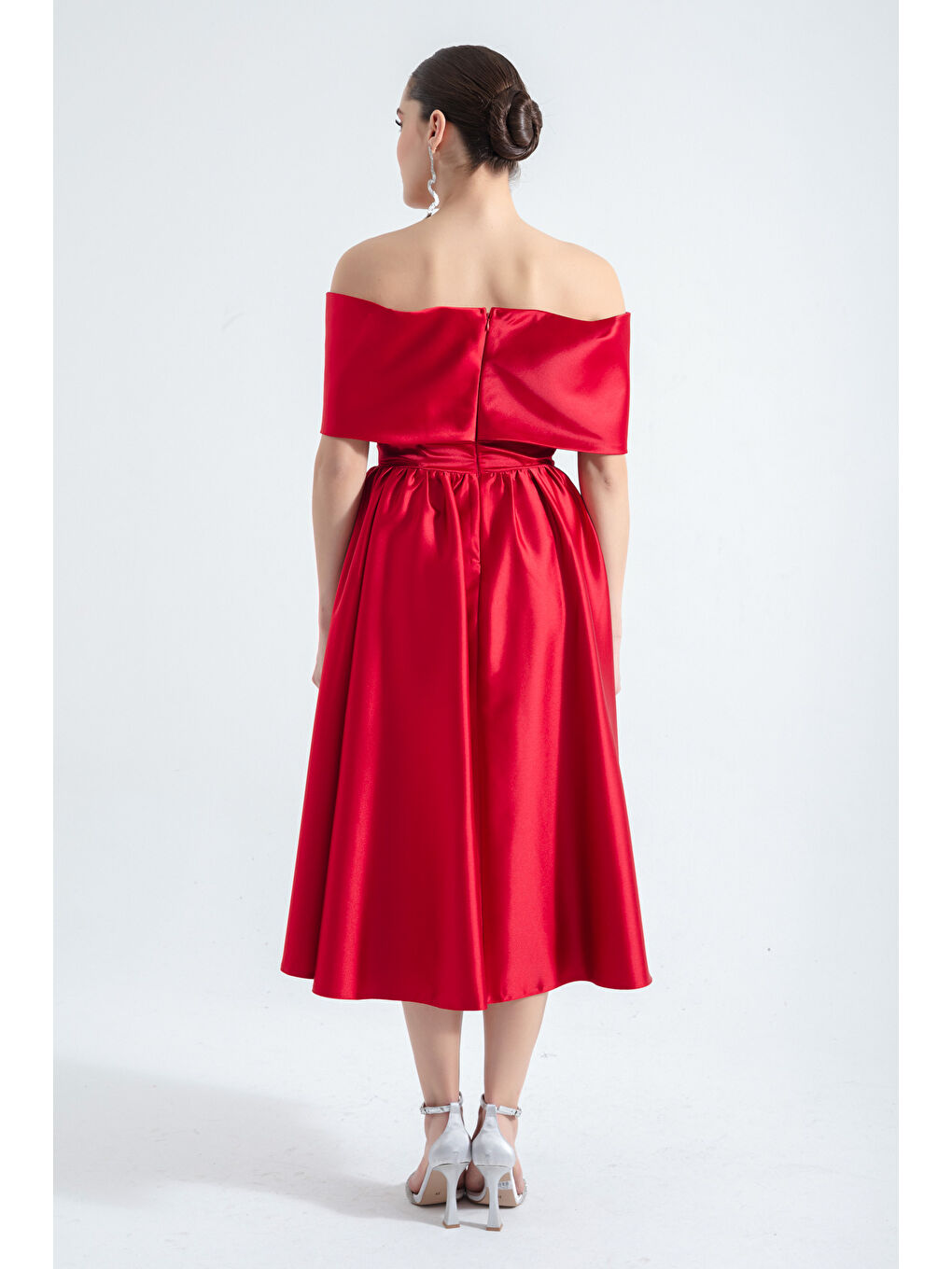 Kadın Kırmızı Kayık Yaka Kloş Midi Saten Abiye Elbise-4