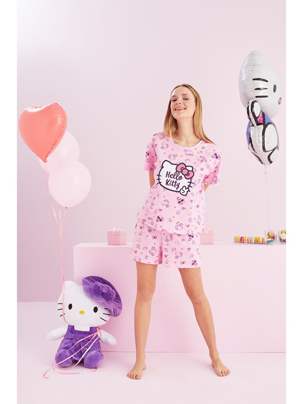 SİYAH İNCİ Pembe Hello Kitty Lisanslı %100 Pamuk Pembe Çok Renkli Bisklet Yaka Şort Pijama Takım - 1