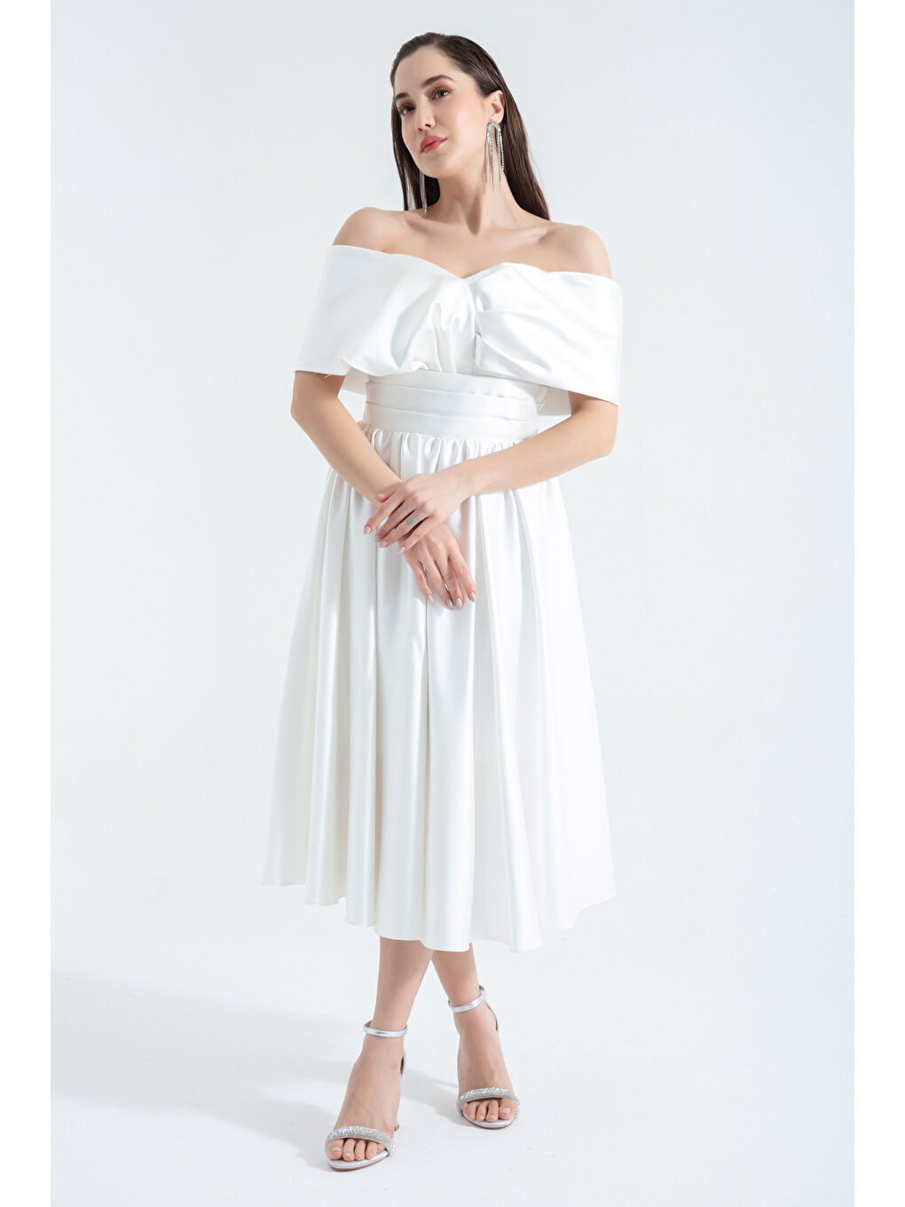 Kadın Beyaz Kayık Yaka Kloş Midi Saten Abiye Elbise-1