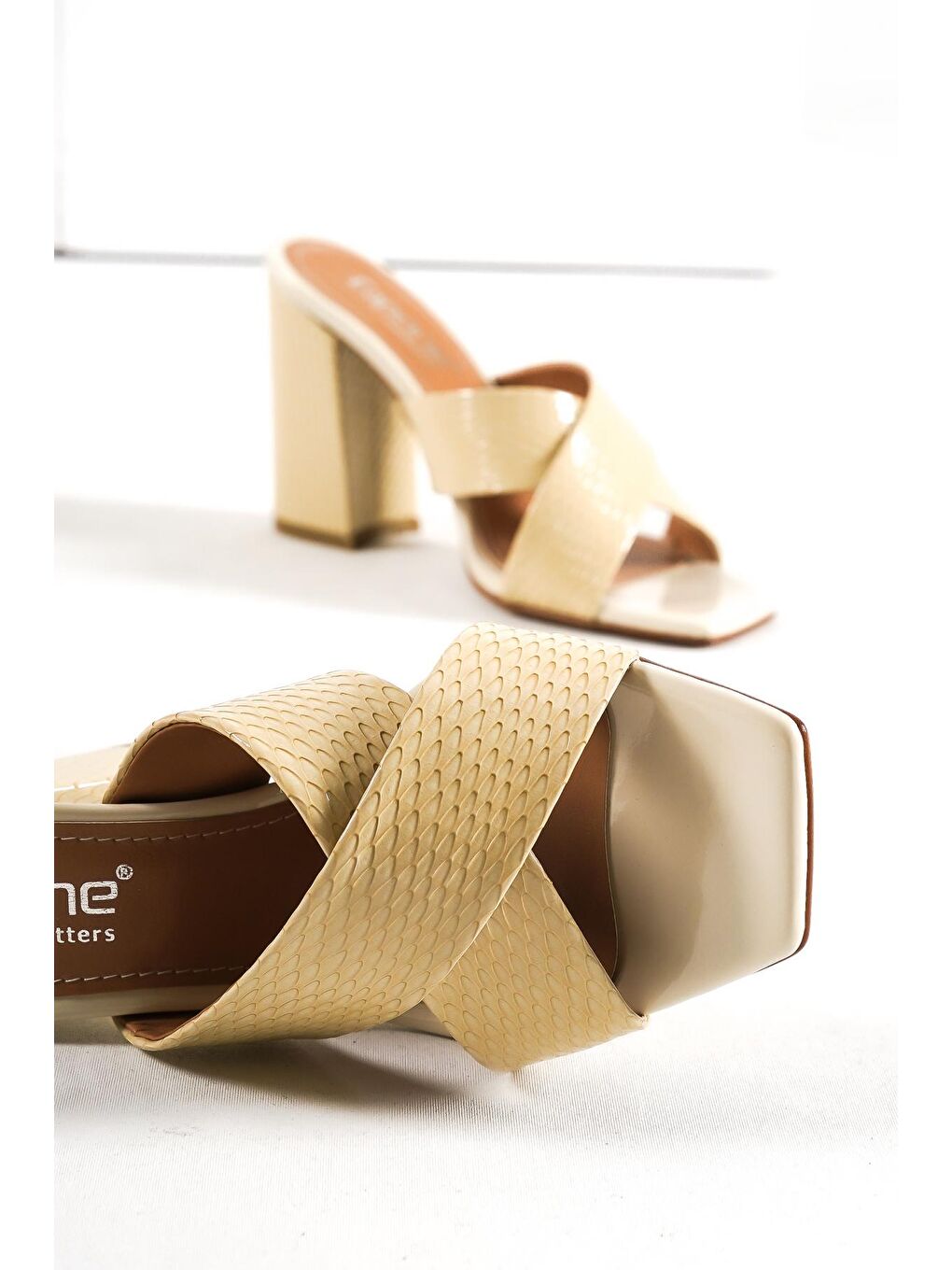 Bej 015 Topuklu Küt Burun Kadın Terlik-1