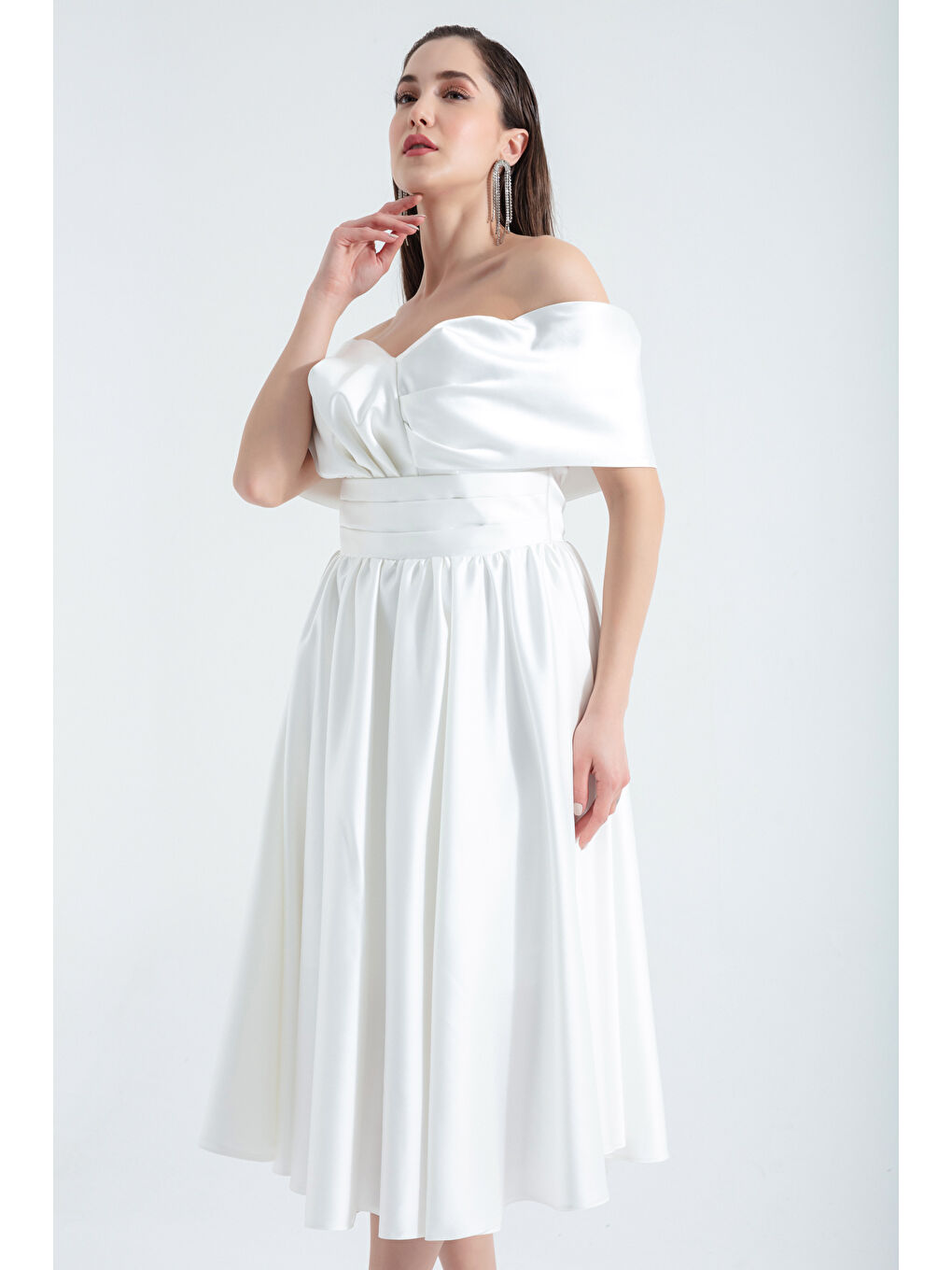 Kadın Beyaz Kayık Yaka Kloş Midi Saten Abiye Elbise-2