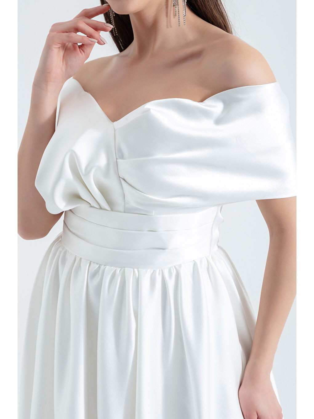 Kadın Beyaz Kayık Yaka Kloş Midi Saten Abiye Elbise-3