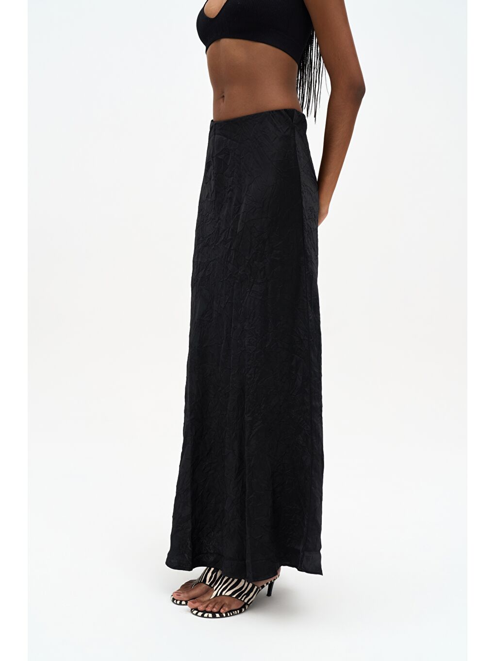 Eubah Kırışık Uzun Siyah Saten Etek-2