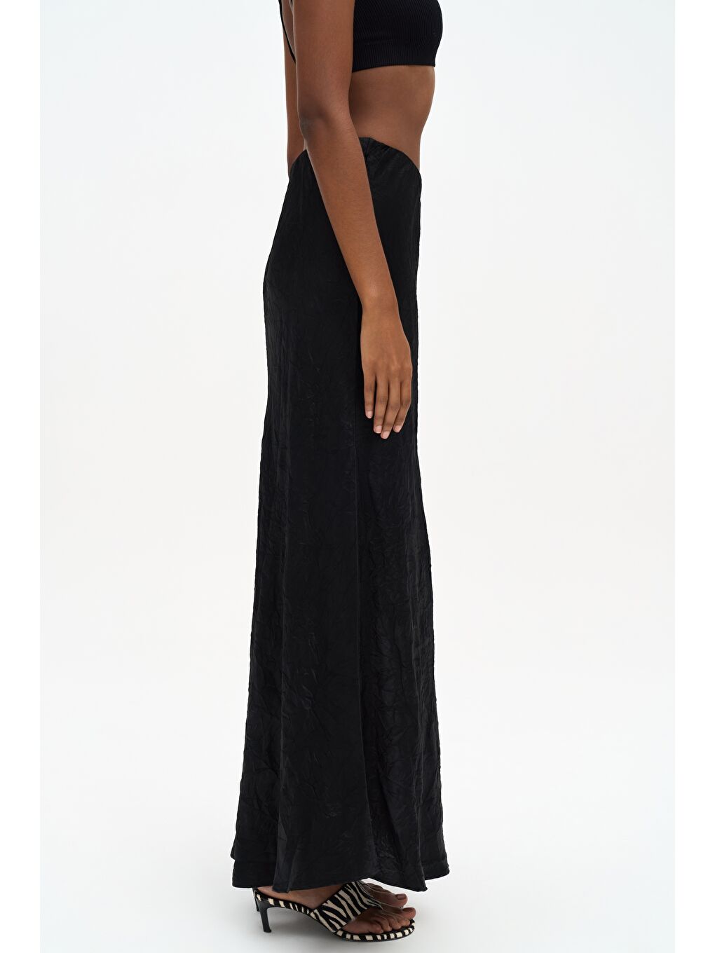 Eubah Kırışık Uzun Siyah Saten Etek-3