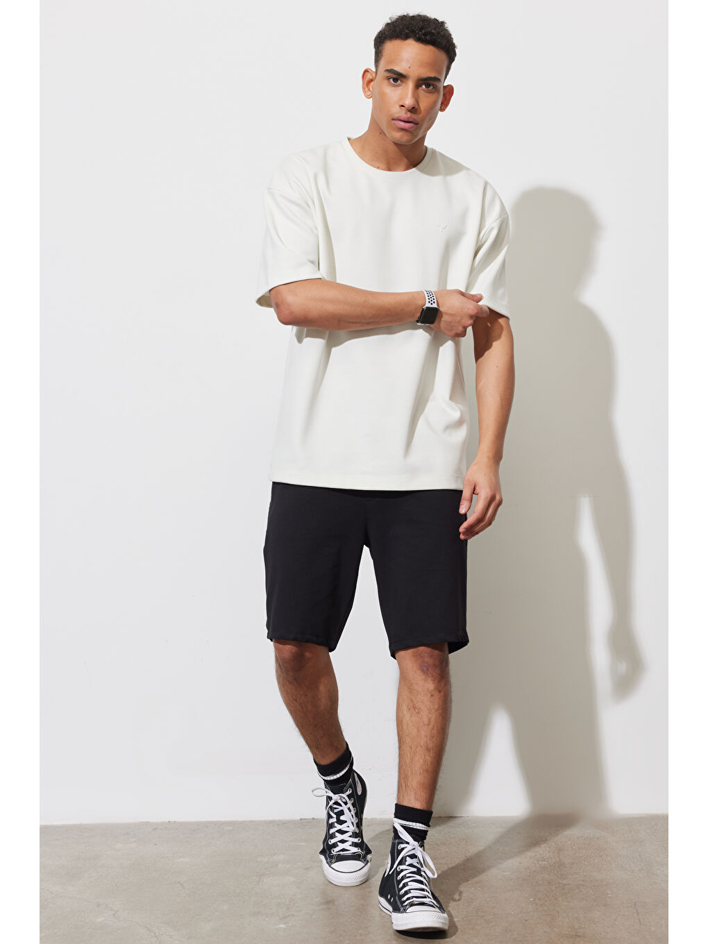 Erkek Siyah Standart Fit Normal Kesim Cepli Pamuklu Örme Şort-1