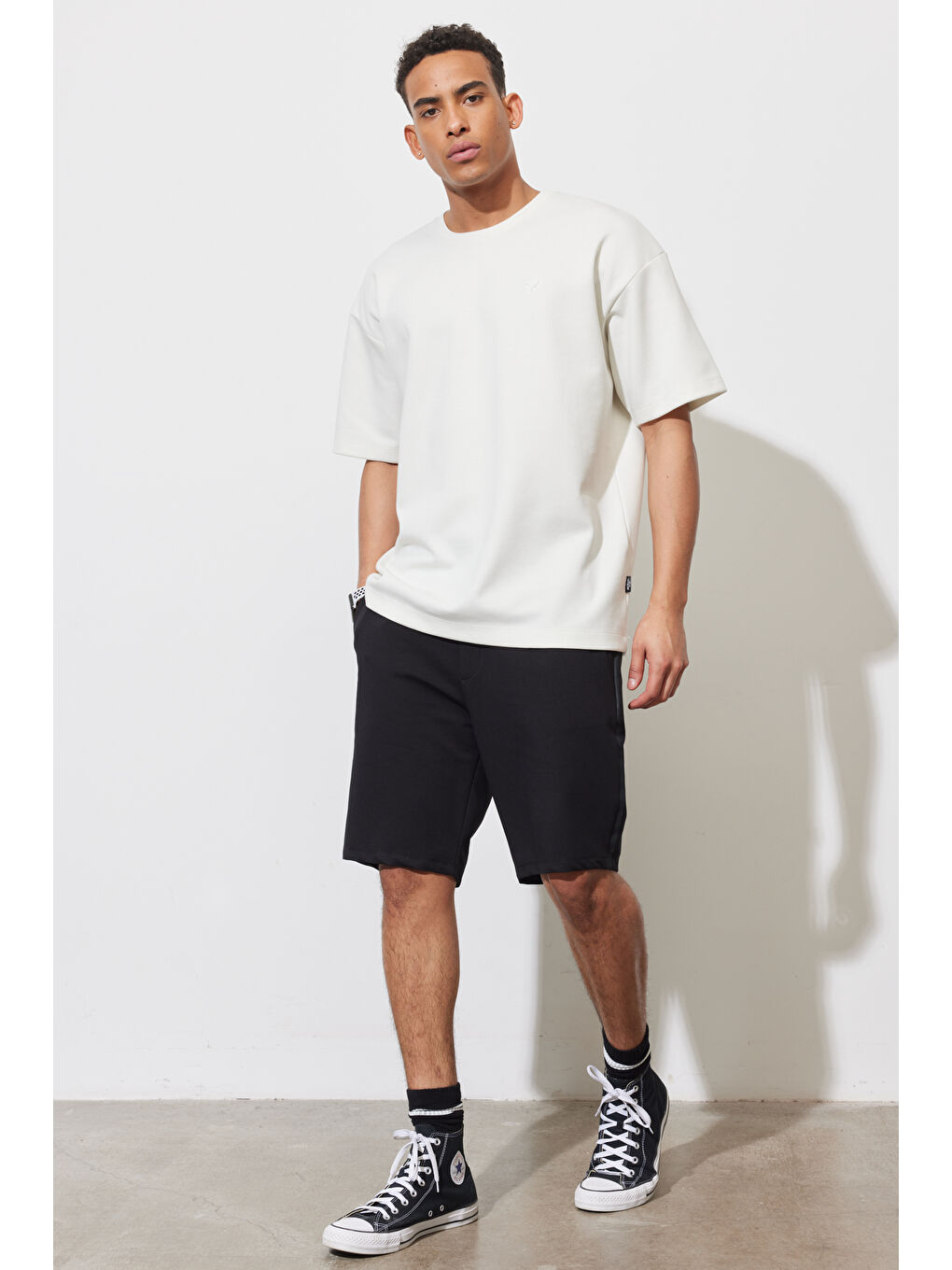 Erkek Siyah Standart Fit Normal Kesim Cepli Pamuklu Örme Şort-3