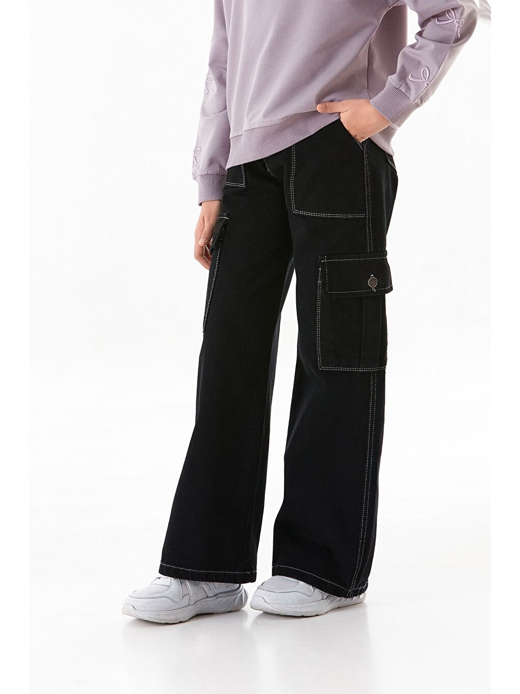 Siyah Kontrast Dikişli Kargo Cepli Kız Çocuk Pantolon-1