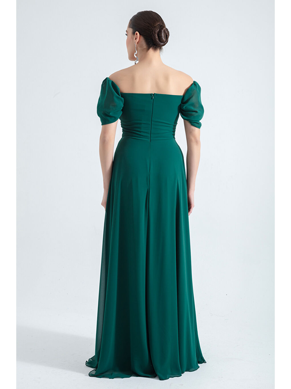 Kadın Zümrüt Yeşili Omzu Açık Yırtmaç Detaylı Tül Abiye-4