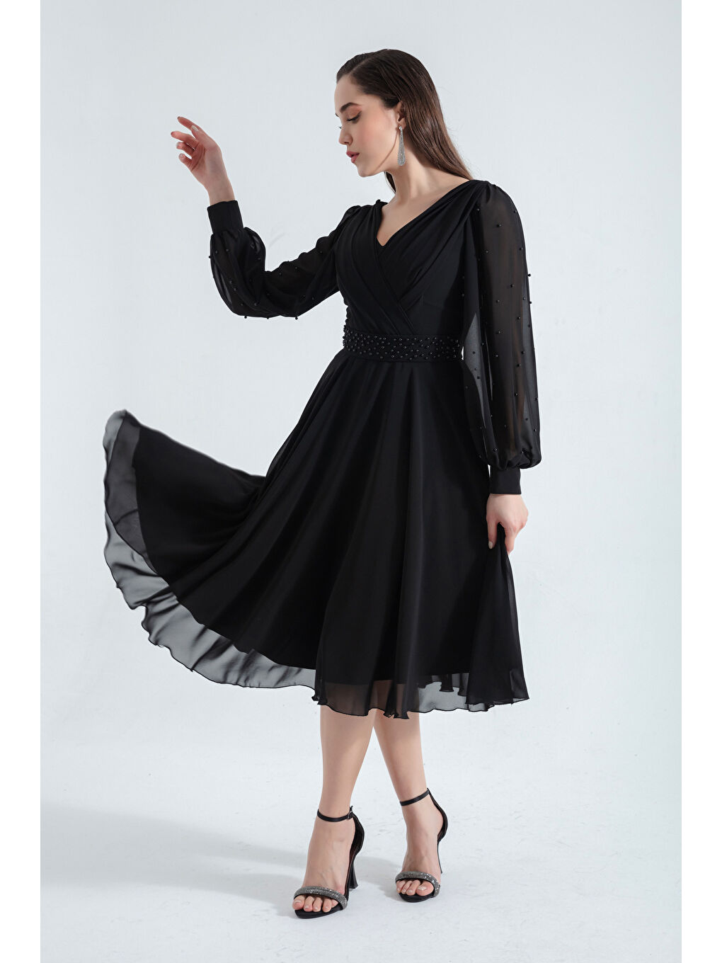 Kadın Siyah V Yaka İncili Midi Abiye Elbise