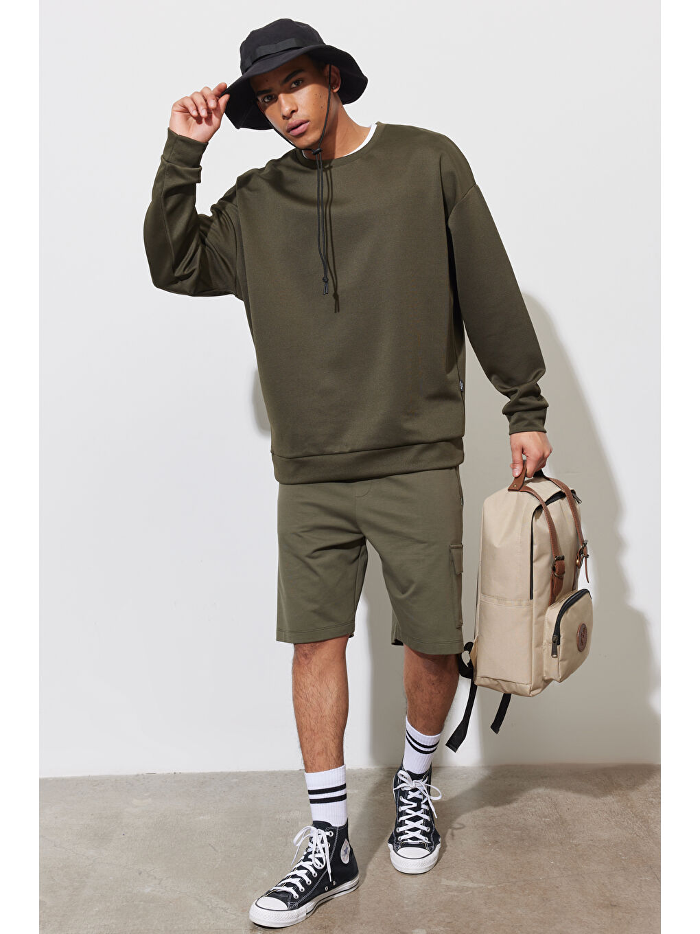 Erkek Haki Standart Fit Normal Kesim Pamuklu Cepli Şort-2