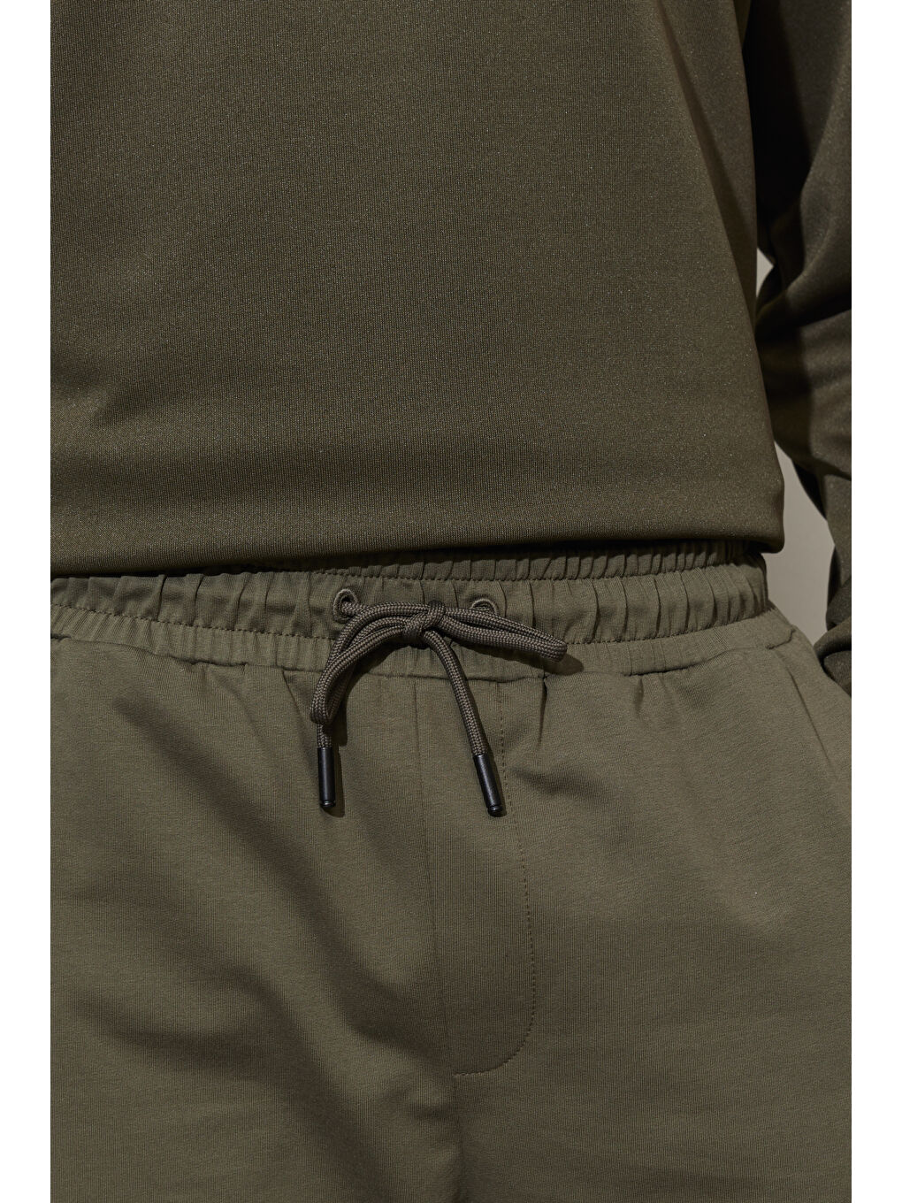 Erkek Haki Standart Fit Normal Kesim Pamuklu Cepli Şort-3