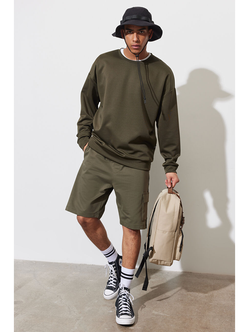 Erkek Haki Standart Fit Normal Kesim Pamuklu Cepli Şort-5