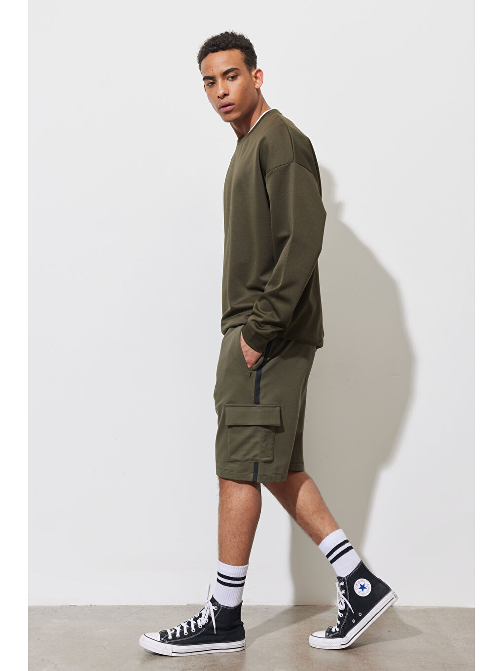 Erkek Haki Standart Fit Normal Kesim Pamuklu Cepli Şort-6