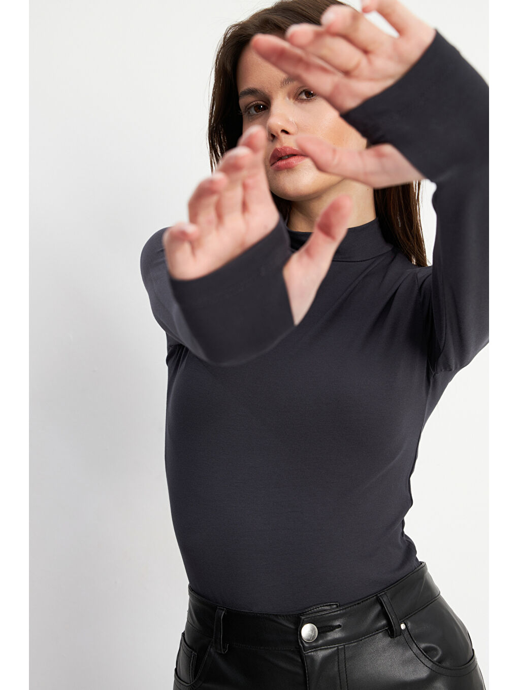 Kadın Antrasit Parmak Detaylı Body