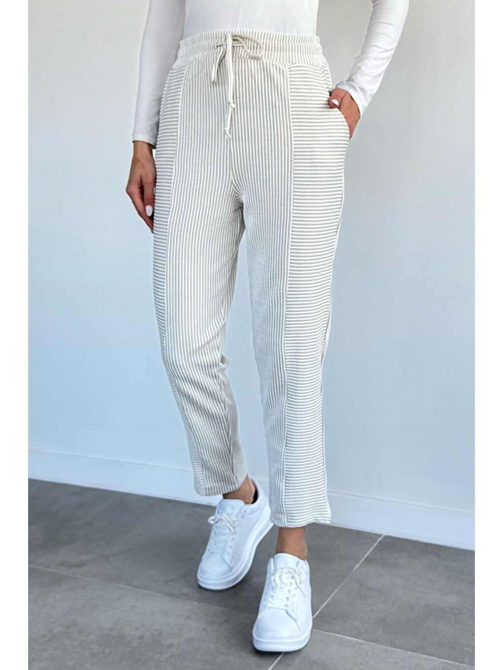 Bej Kadın Bel Lastikli Çizgili Havuç Pantolon-1