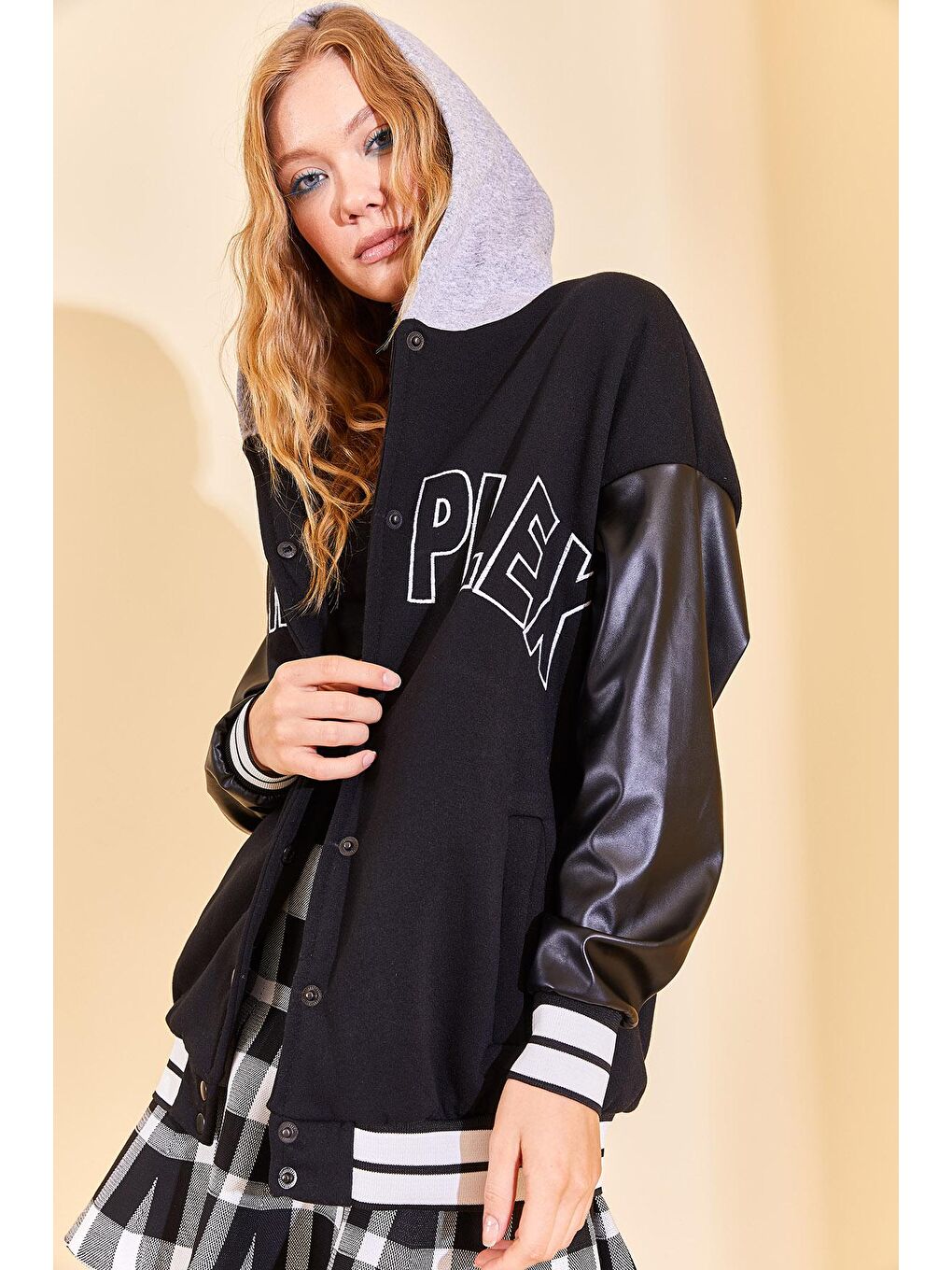 Siyah Kapüşonlü & Deri Detaylı Bomber Ceket 3KXK4-46626-02-1