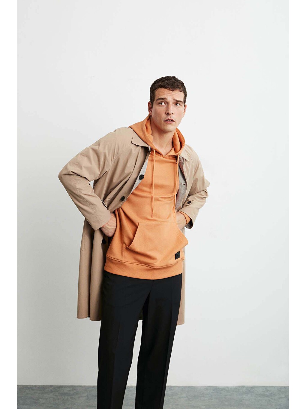 Erkek Yumuşacık Kapüşonlu Organik Pamuk Kanguru Cepli Regular Turuncu Sweatshirt-6