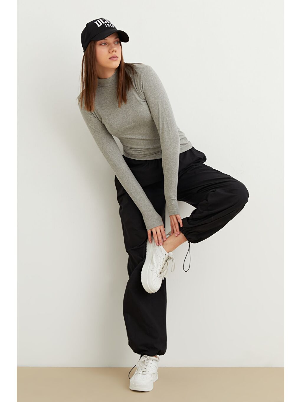 Kadın Açık Gri Parmak Detaylı Body-4