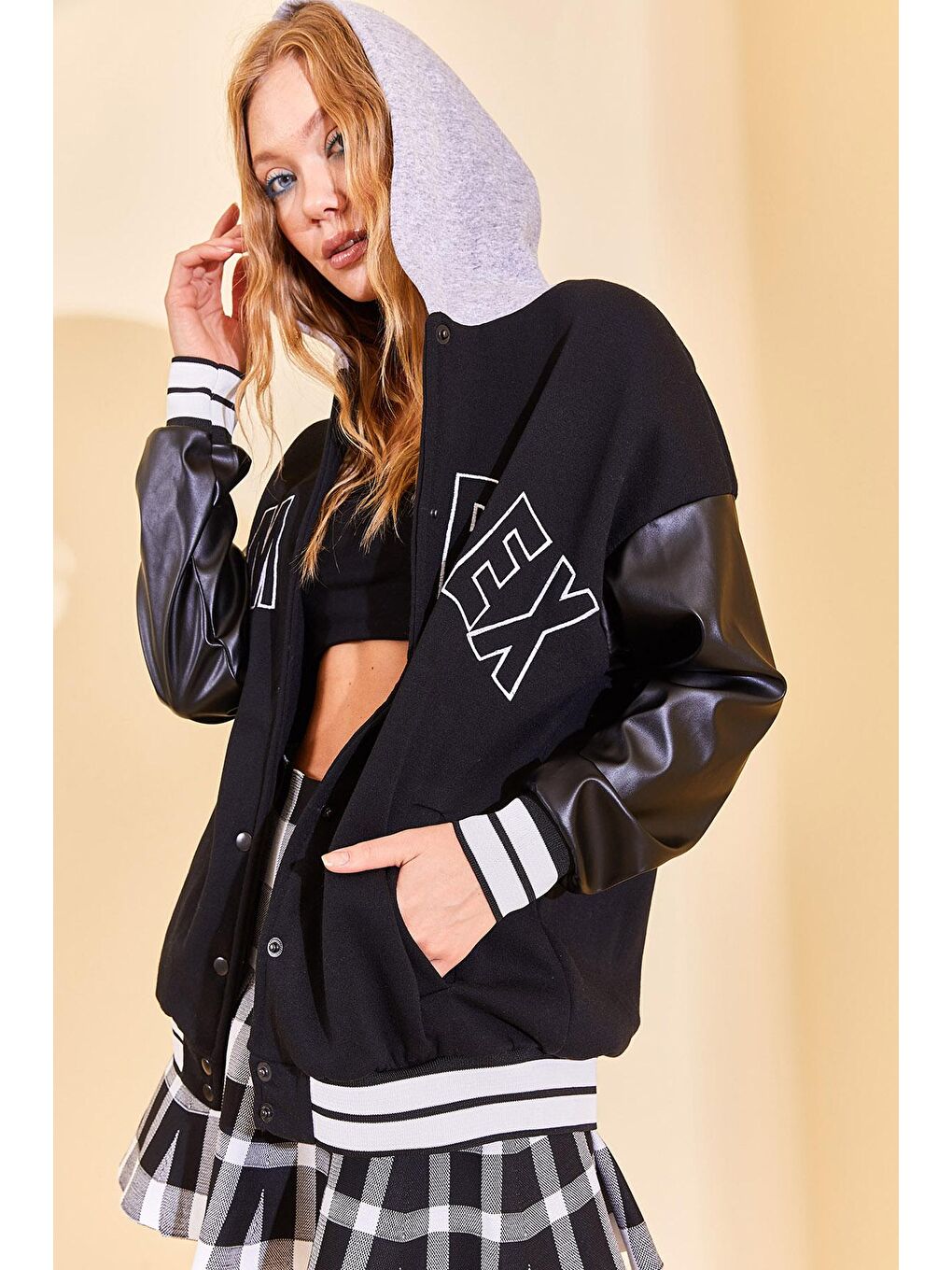 Siyah Kapüşonlü & Deri Detaylı Bomber Ceket 3KXK4-46626-02-3