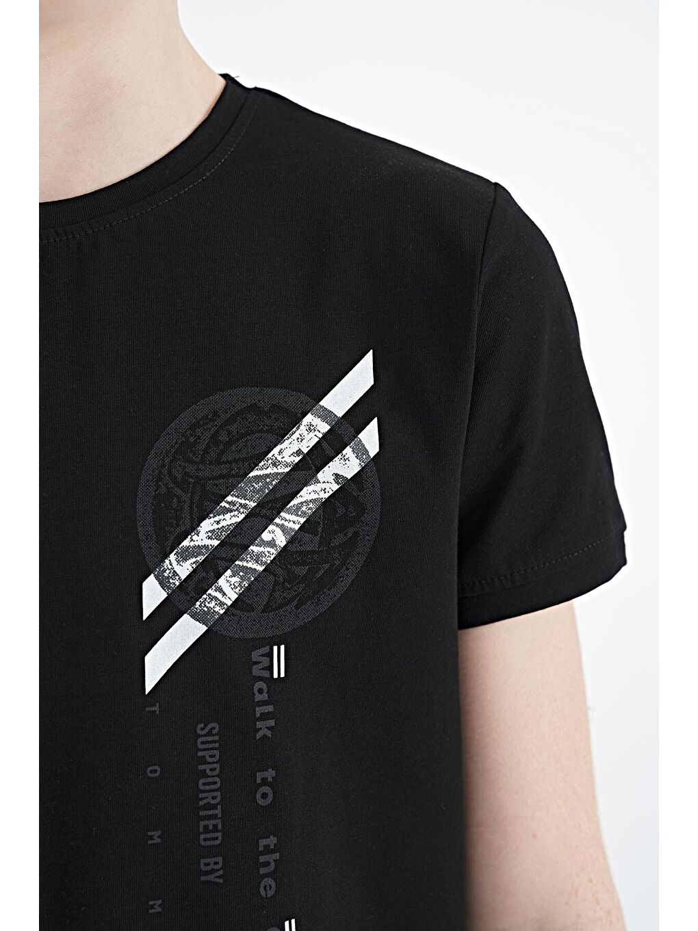 Siyah Baskı Detaylı O Yaka Standart Kalıp Erkek Çocuk Tişört - 11131-2