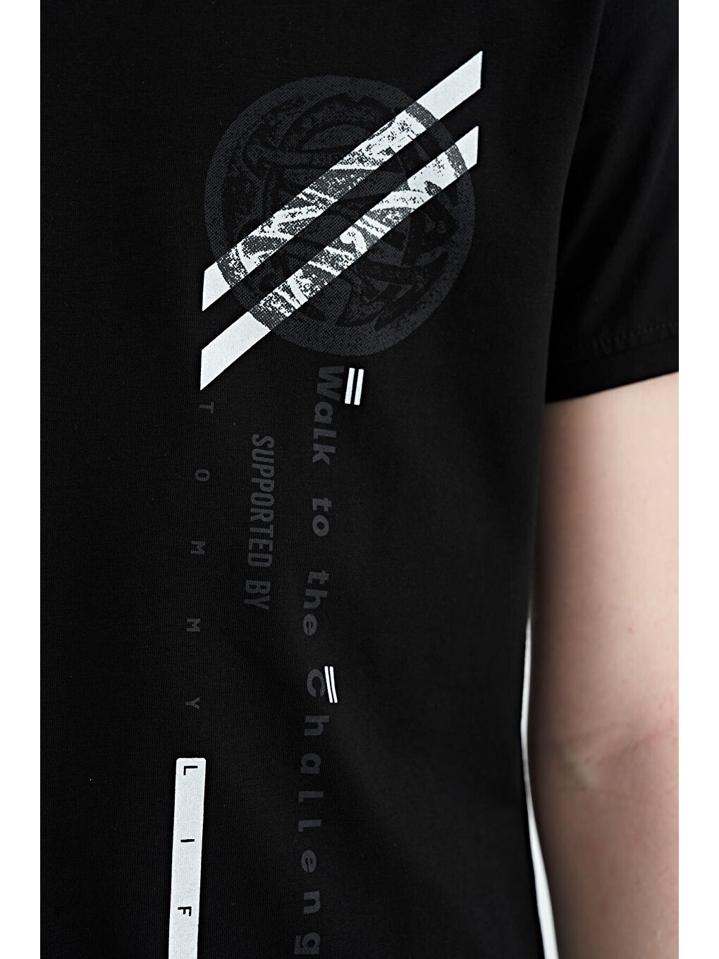 Siyah Baskı Detaylı O Yaka Standart Kalıp Erkek Çocuk Tişört - 11131-3