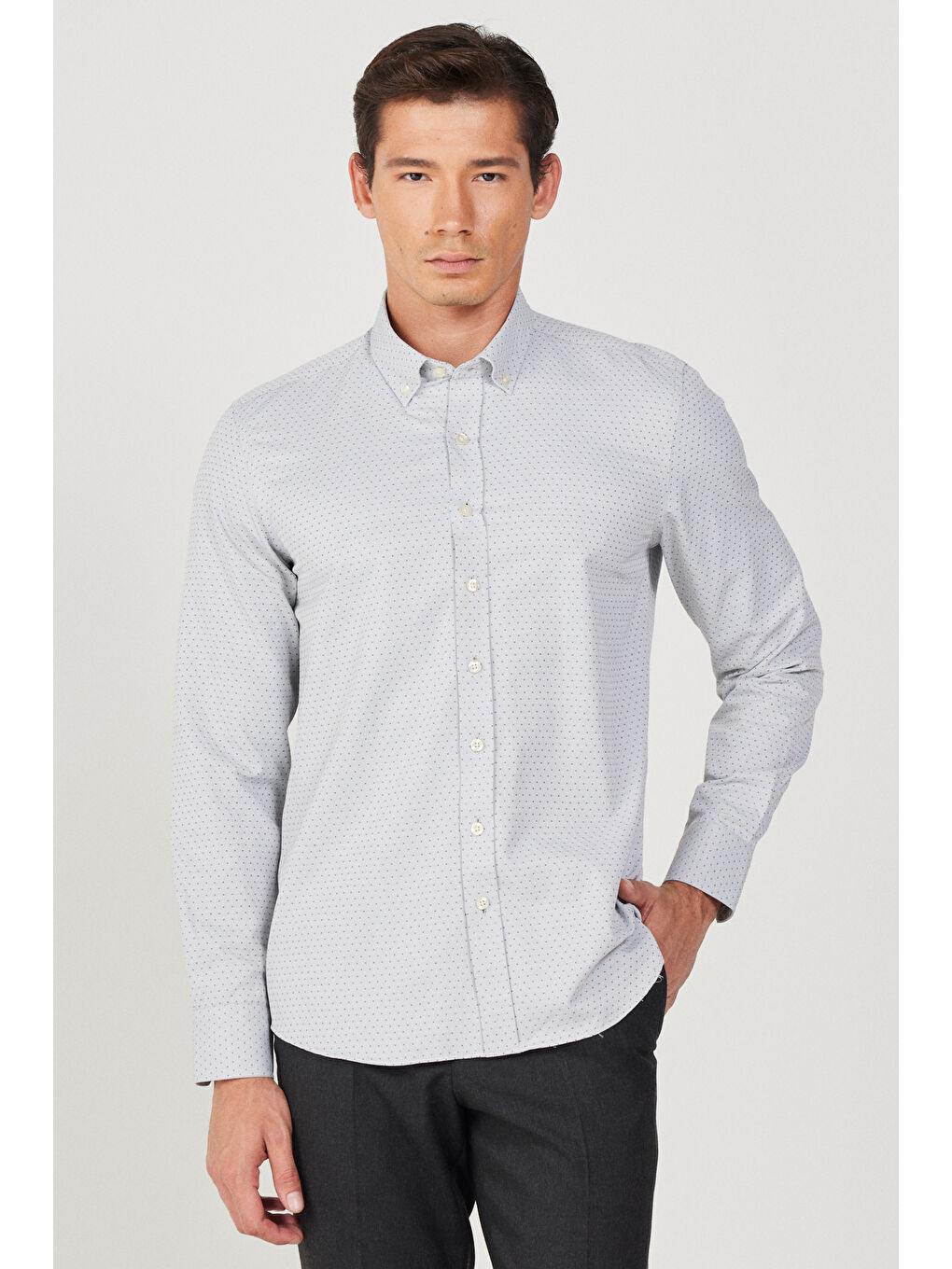 Erkek Gri Slim Fit Dar Kesim Düğmeli Yaka Armürlü Gömlek-3