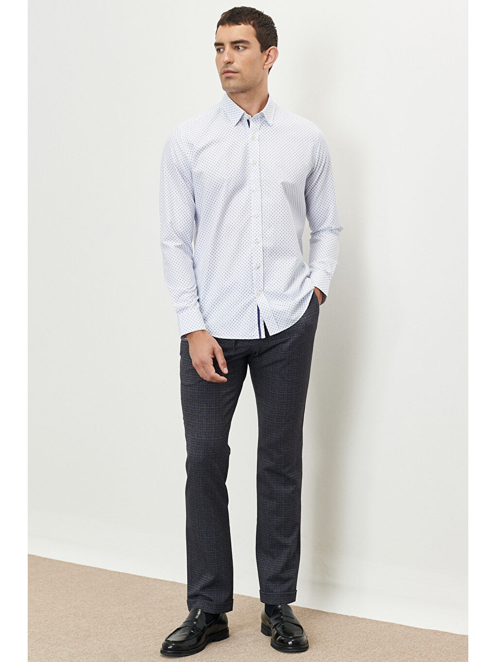 Erkek Beyaz-Mavi Slim Fit Dar Kesim Düğmeli Yaka Baskılı Gömlek-1