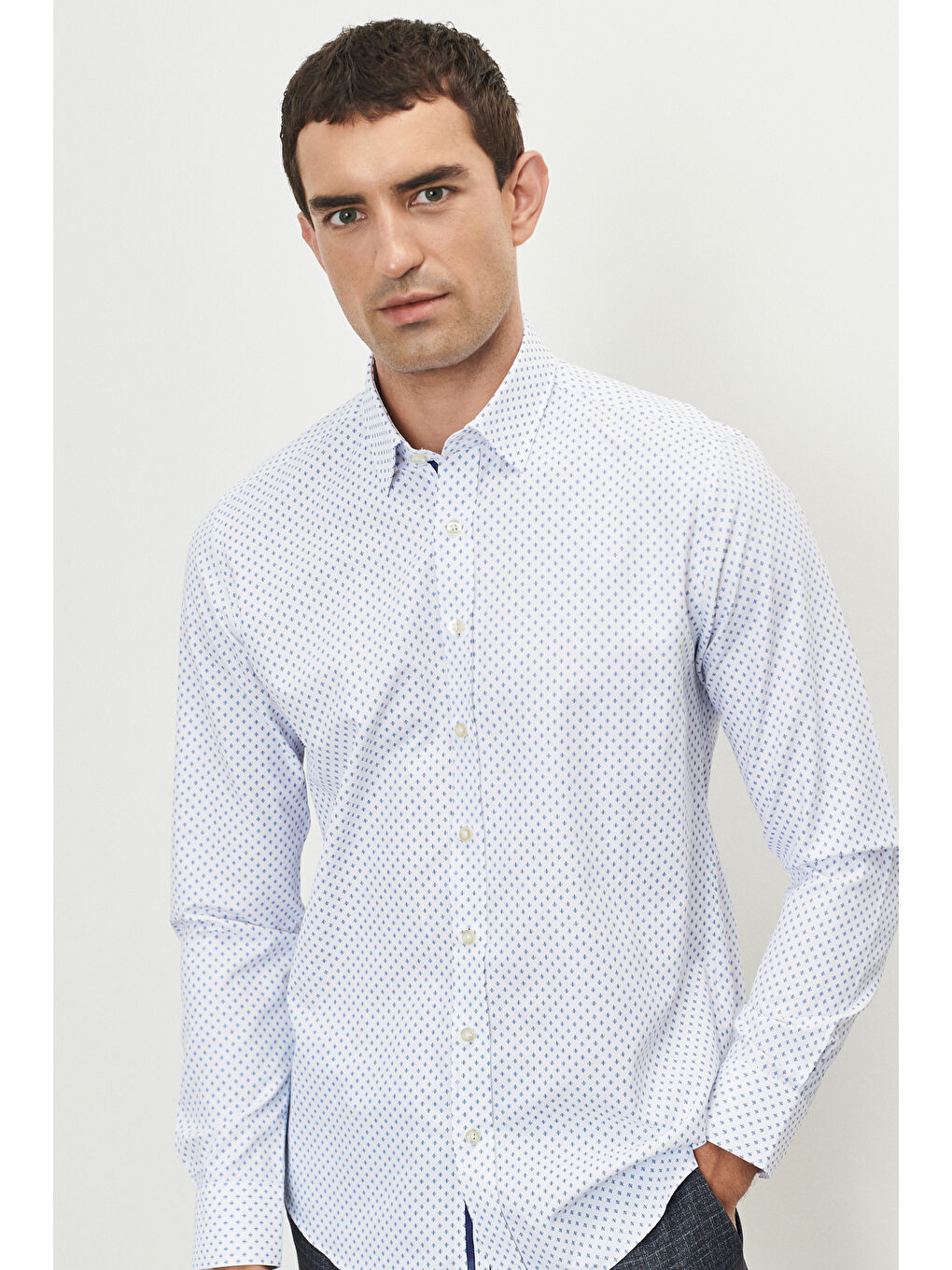 Erkek Beyaz-Mavi Slim Fit Dar Kesim Düğmeli Yaka Baskılı Gömlek-2