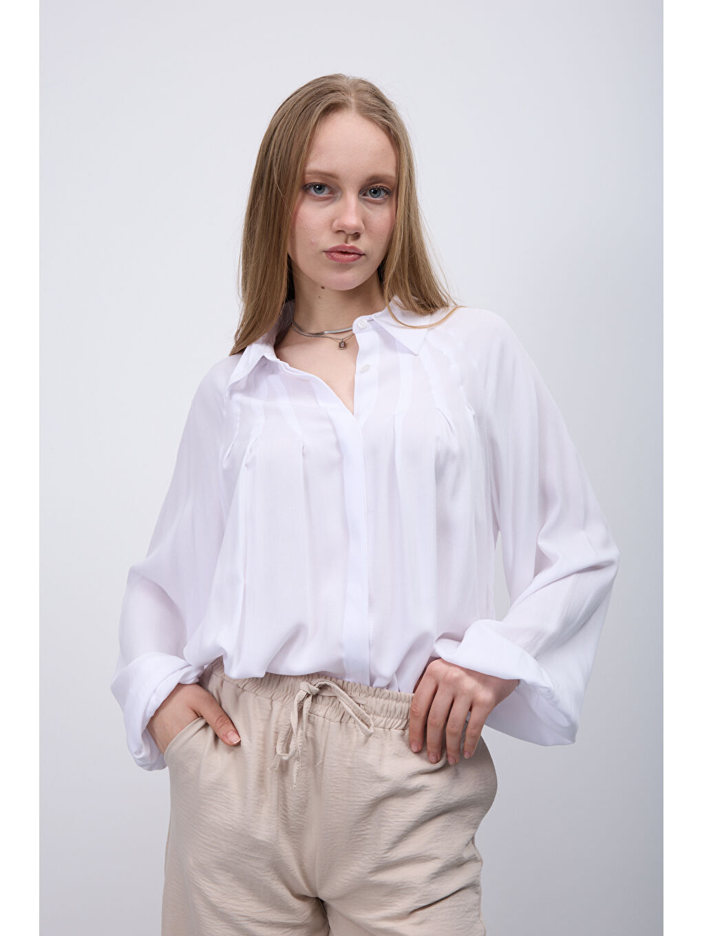 Balon Kol Önü Manşetli Uzun Beyaz Viskon Gömlek-3