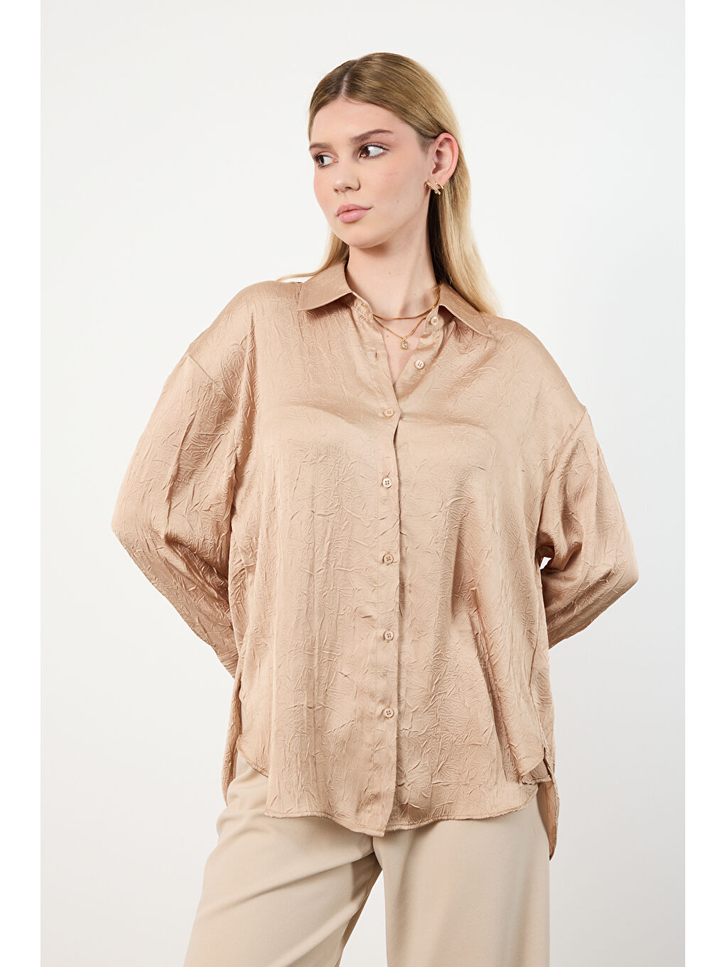 Bej Kraş Saten Oversize Gömlek