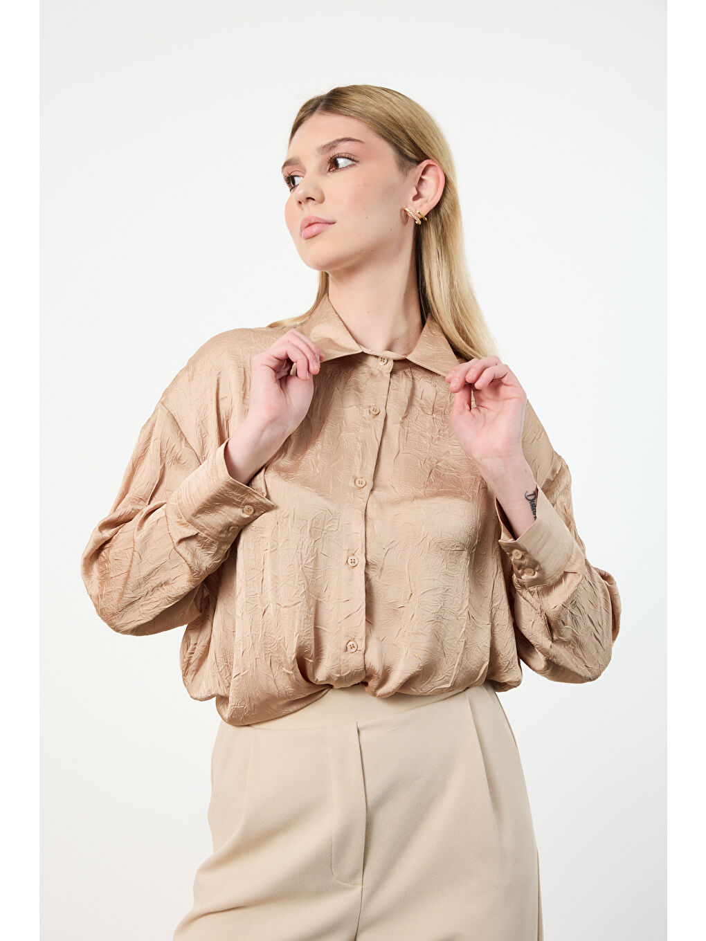 Bej Kraş Saten Oversize Gömlek-3