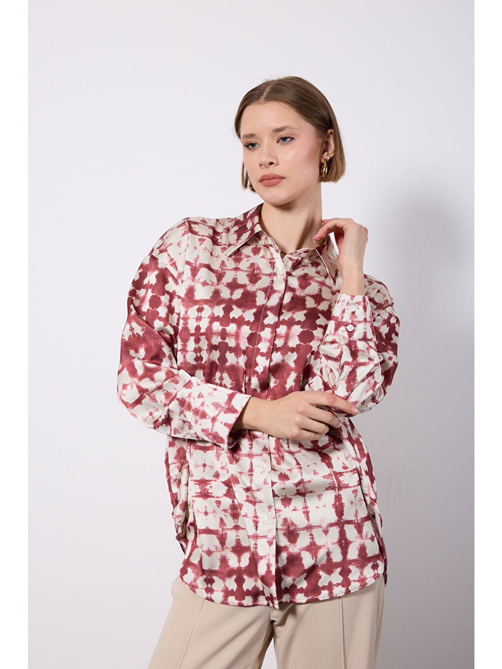 Bordo Oversize Kalıp Desenli Saten Kadın Gömleği-2