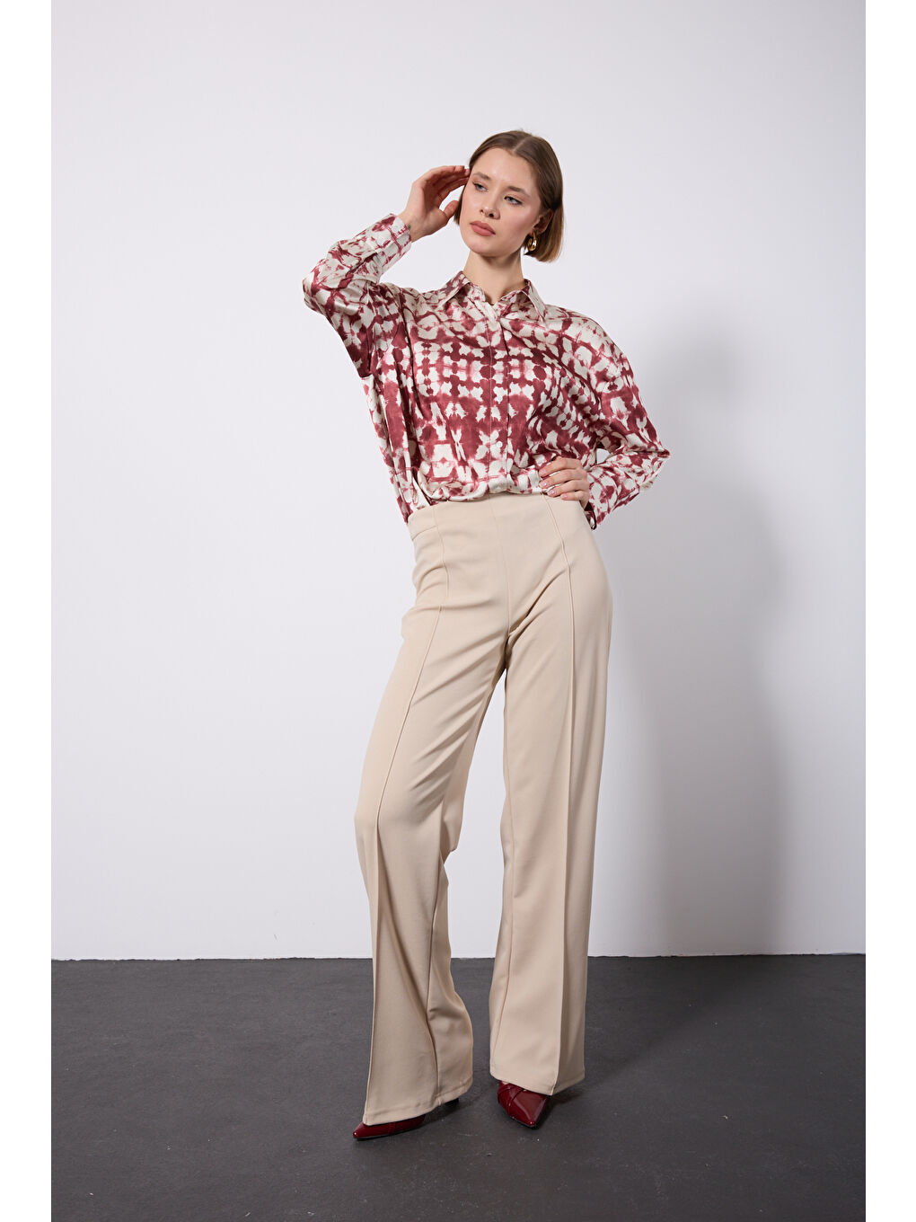 Bordo Oversize Kalıp Desenli Saten Kadın Gömleği-4