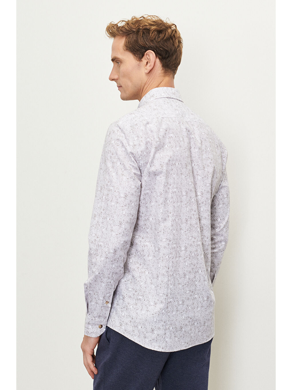 Erkek Bej Slim Fit Dar Kesim Düğmeli Yaka Baskılı Gömlek-3