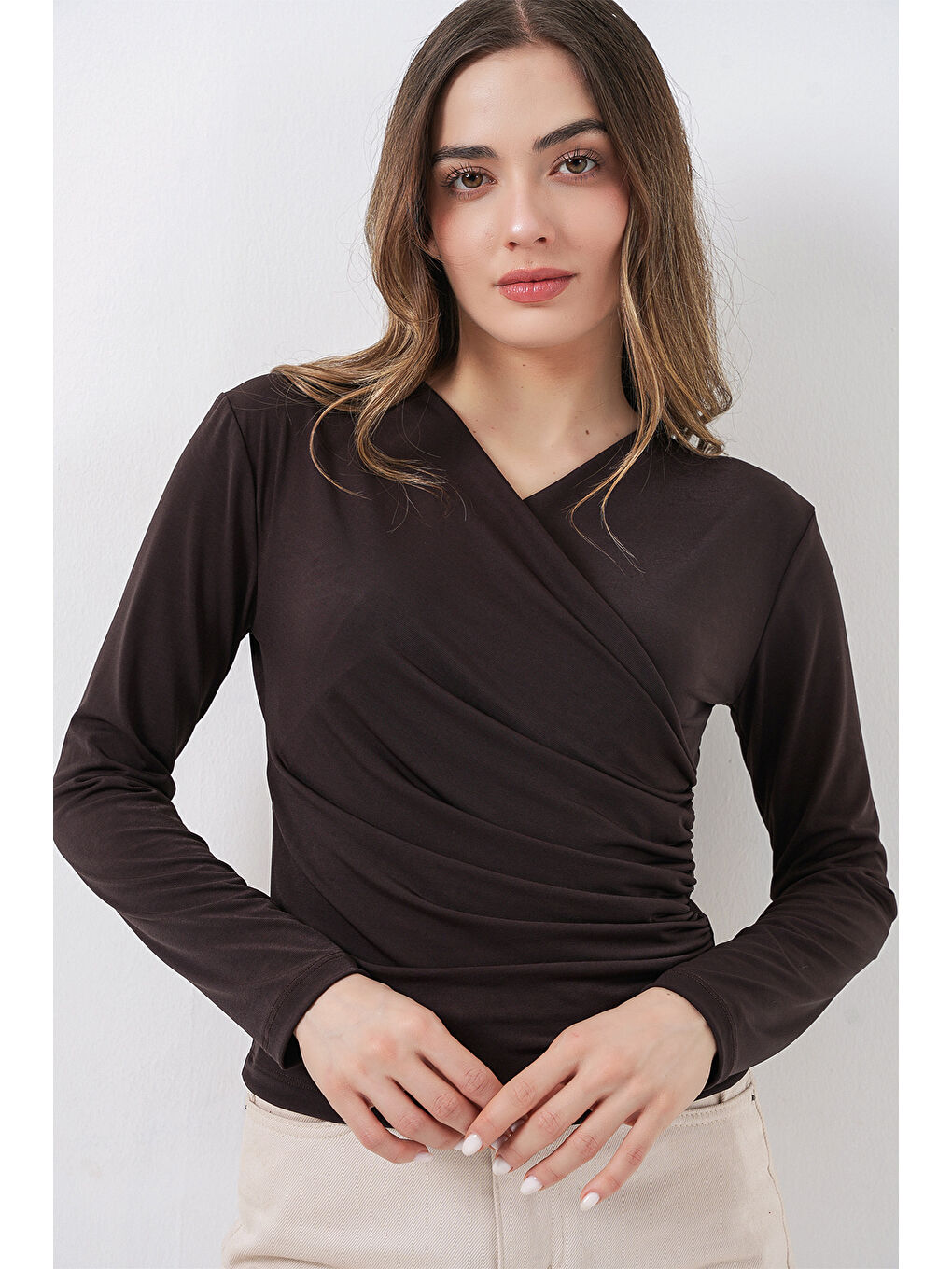 939 Anvelop Yaka Sandy Bluz - Kahverengi