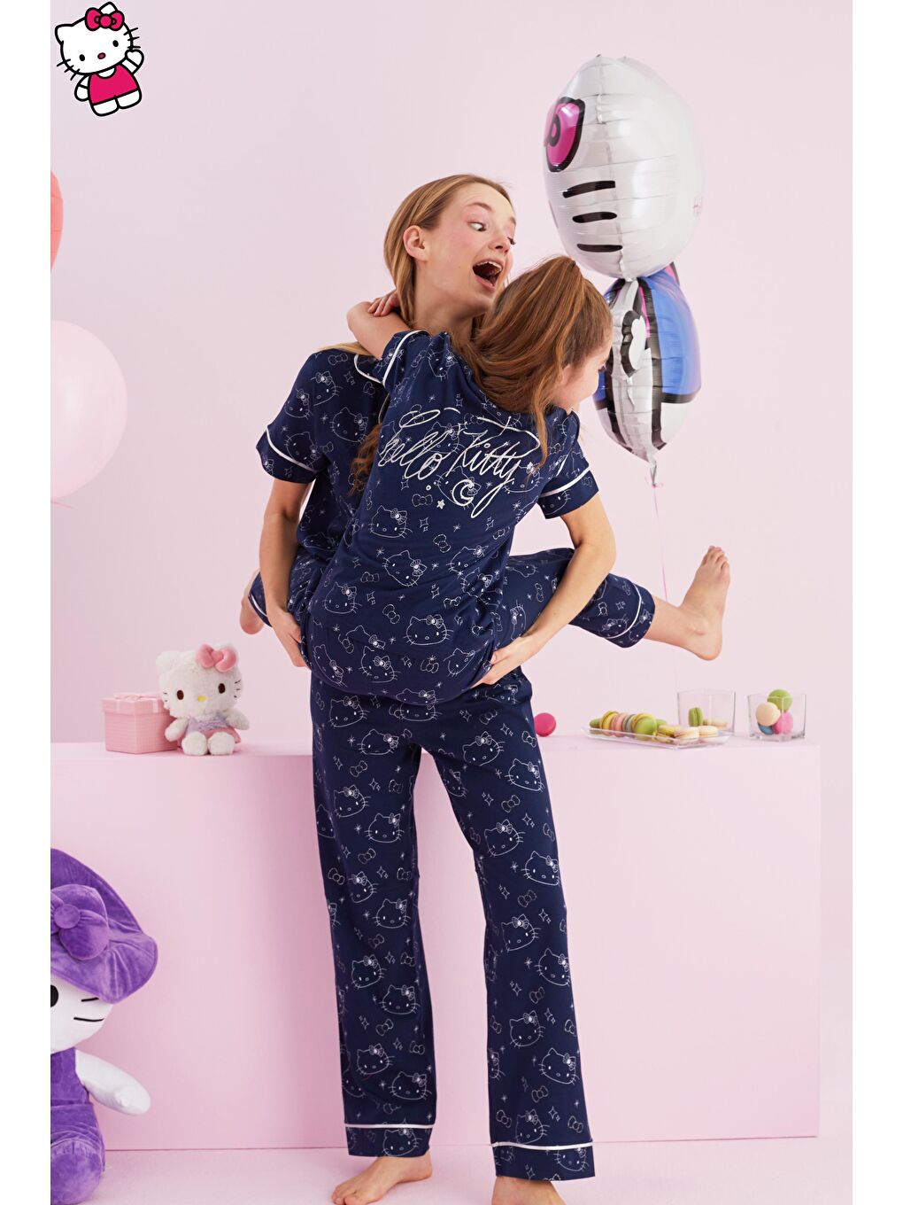 SİYAH İNCİ Lacivert Hello Kitty Lisanslı %100 Pamuk Lacivert Çok Renkli Bisklet Yaka Pijama Takım