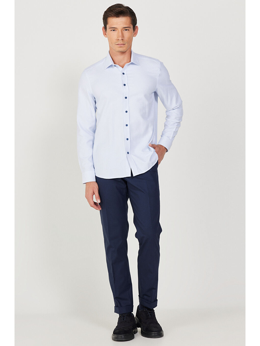 Erkek Beyaz-Lacivert Slim Fit Dar Kesim Klasik Yaka Armürlü Pamuklu Gömlek-1