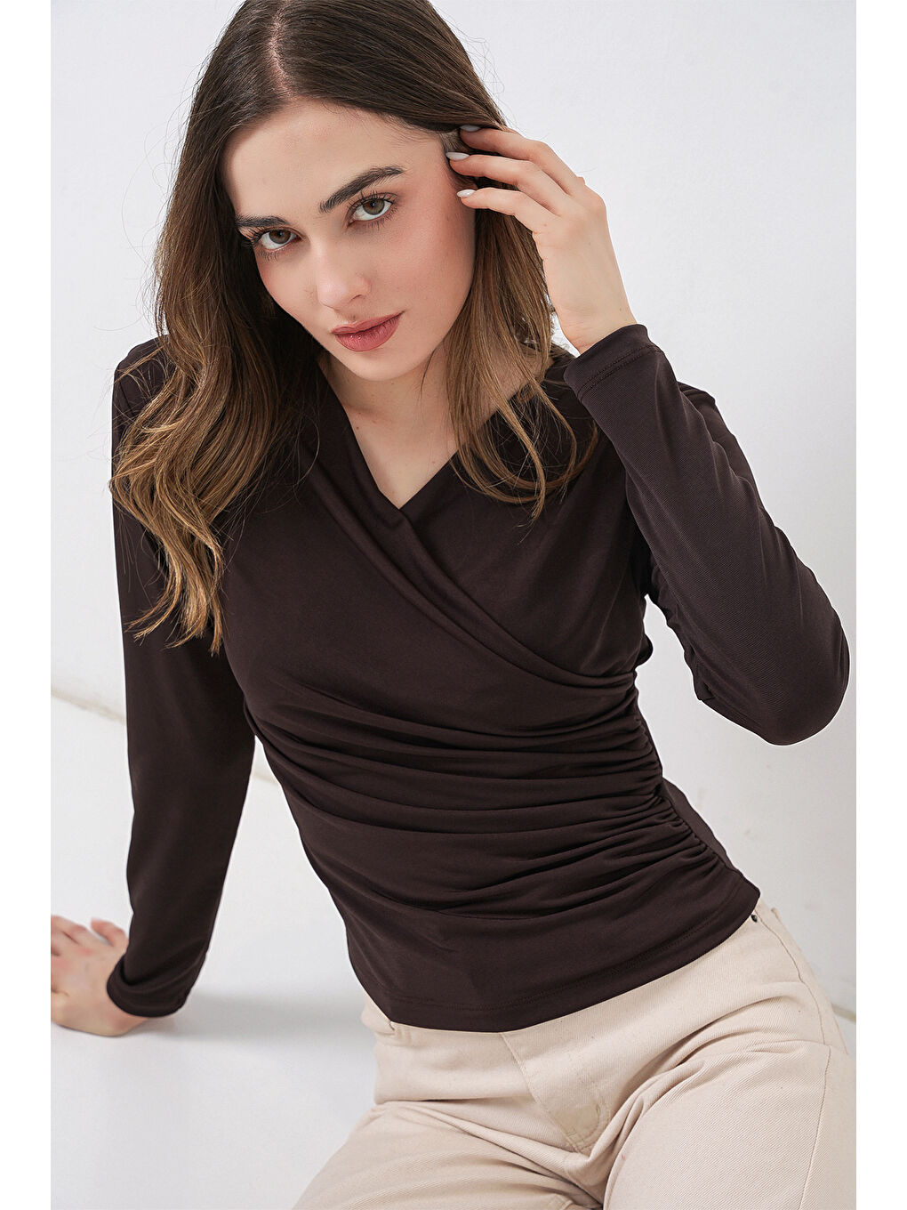 939 Anvelop Yaka Sandy Bluz - Kahverengi-2