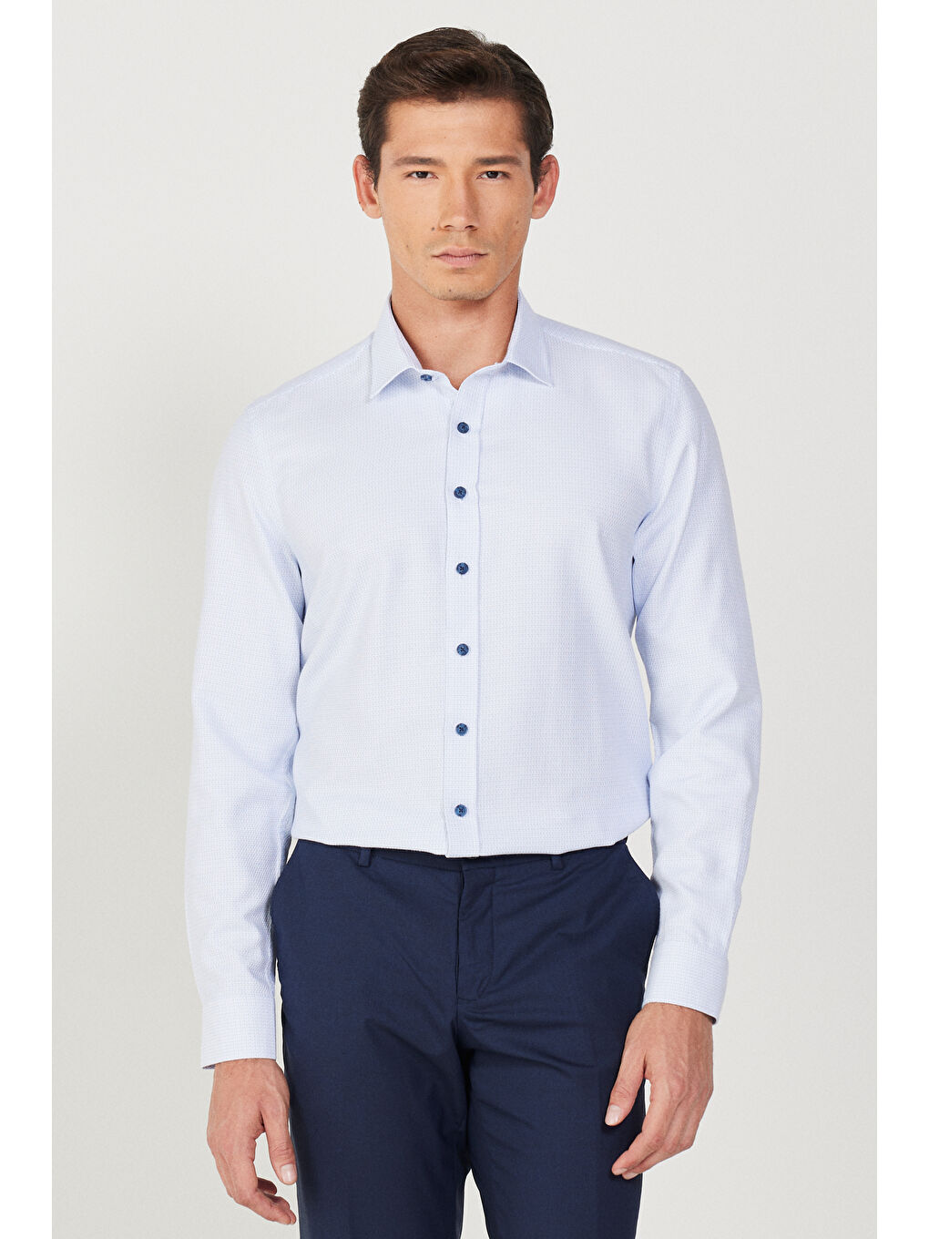 Erkek Beyaz-Lacivert Slim Fit Dar Kesim Klasik Yaka Armürlü Pamuklu Gömlek-3