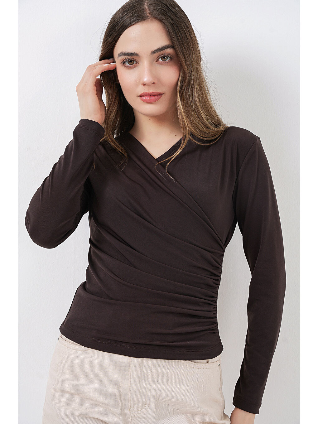 939 Anvelop Yaka Sandy Bluz - Kahverengi-3