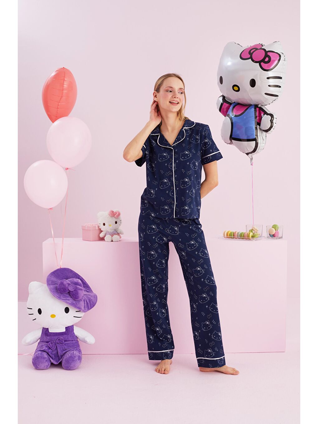 SİYAH İNCİ Lacivert Hello Kitty Lisanslı %100 Pamuk Lacivert Çok Renkli Bisklet Yaka Pijama Takım - 1