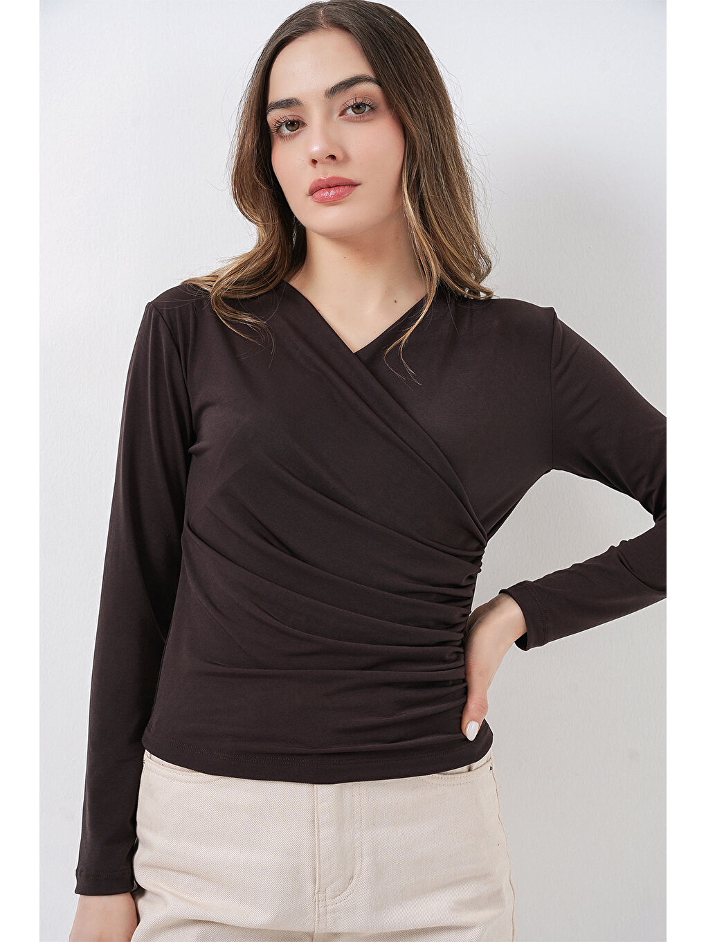 939 Anvelop Yaka Sandy Bluz - Kahverengi-4