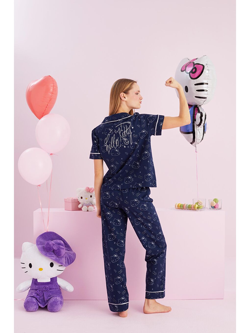 SİYAH İNCİ Lacivert Hello Kitty Lisanslı %100 Pamuk Lacivert Çok Renkli Bisklet Yaka Pijama Takım - 2