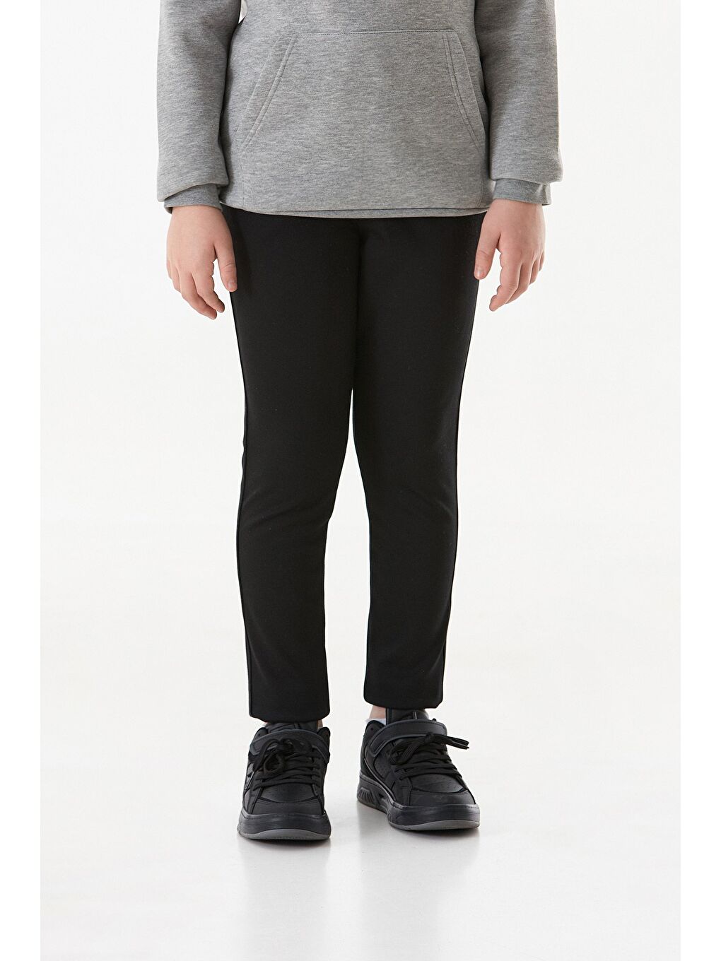 Siyah Beli Bağlamalı Duble Paça Erkek Çocuk Pantolon-3