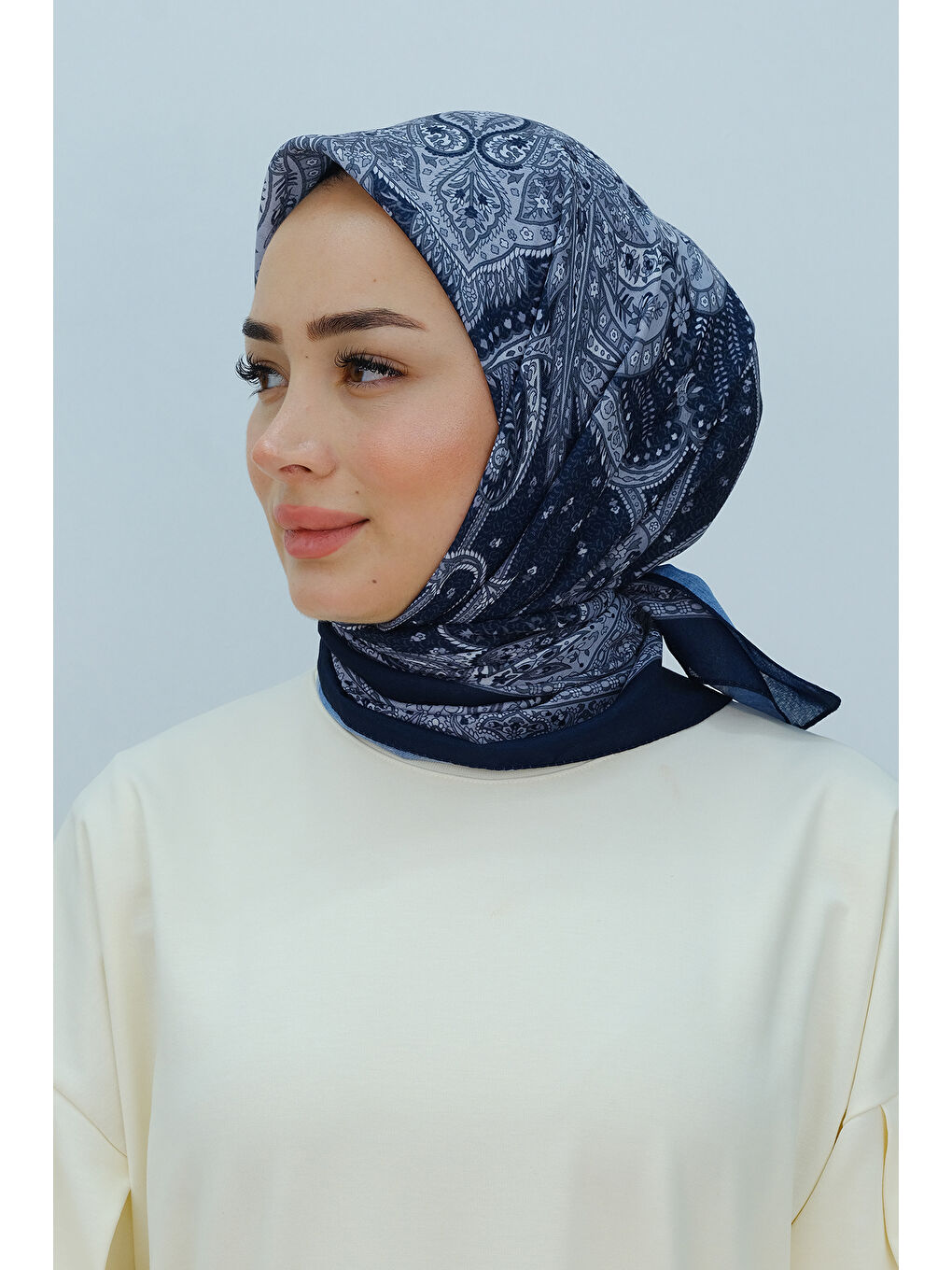 Gri Etnik Desen Soft Eşarp Füme