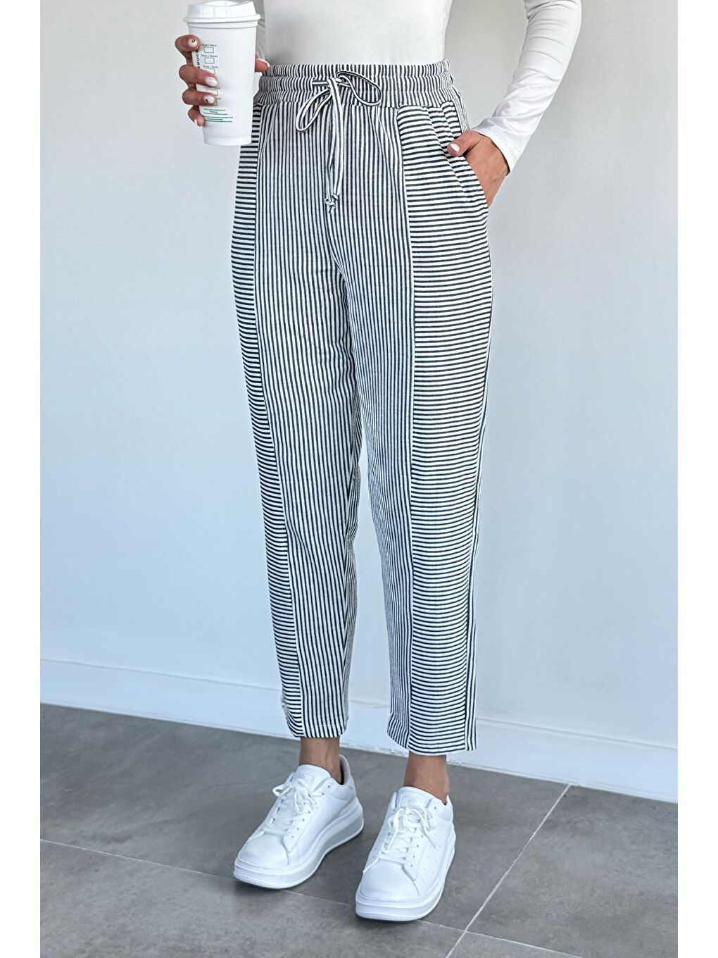 Siyah Kadın Bel Lastikli Çizgili Havuç Pantolon-1