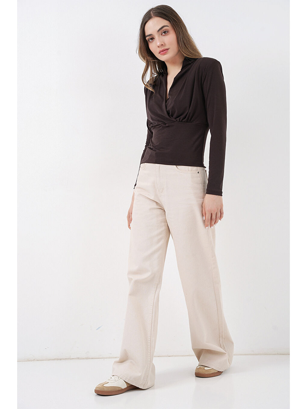 Kadın Omuz Vatkalı Kruvaze Yaka Bluz 942 - Kahverengi-1