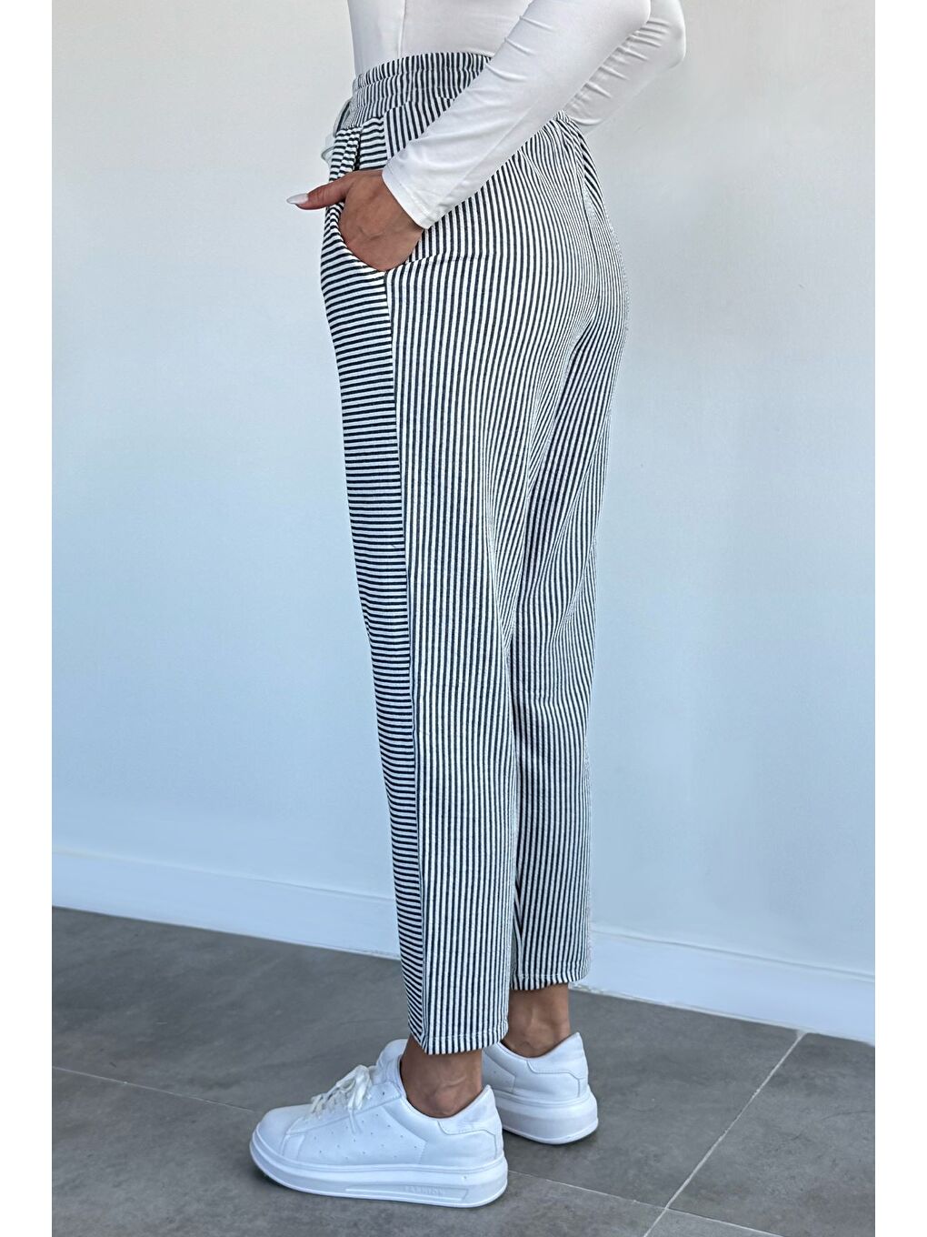 Siyah Kadın Bel Lastikli Çizgili Havuç Pantolon-3